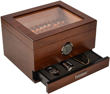 Cigar humidor with a hygrometer